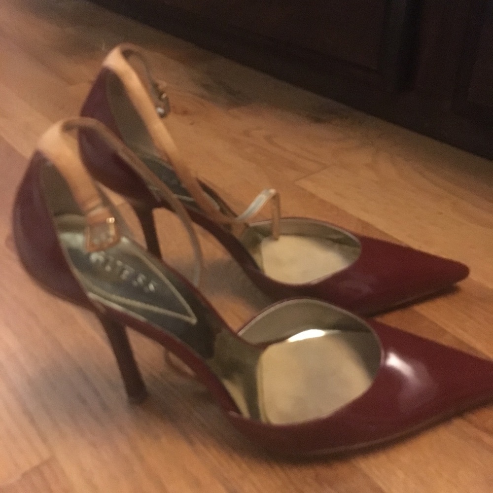 Guess beautiful sexy red heels